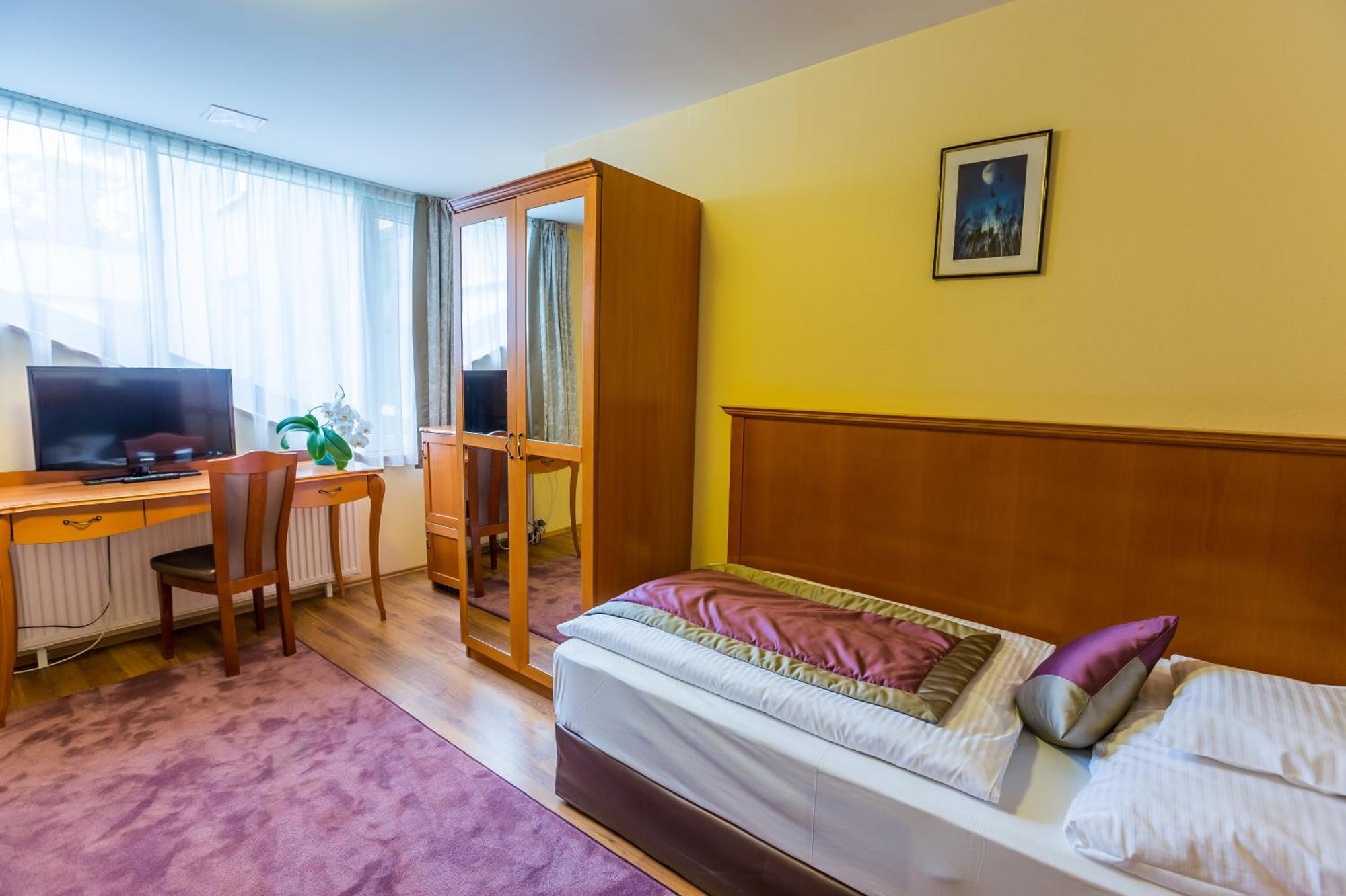 Pannonia Hotel Sopron Room photo