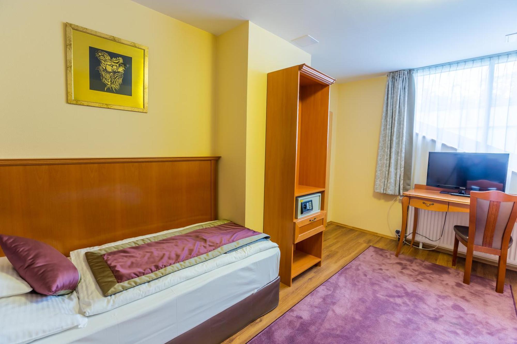 Pannonia Hotel Sopron Room photo